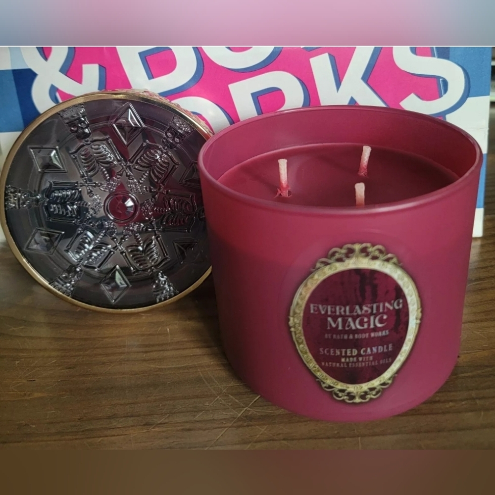Everlasting Magic 3-Wick Candle LE w/Skeleton King / Crown glass lid